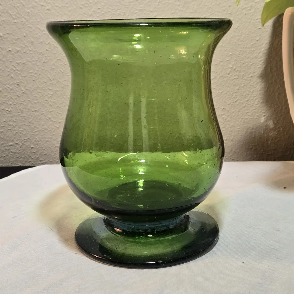 Elegant Green Vintage Crate And Barrel Blown Glass Vase/Hurricane.